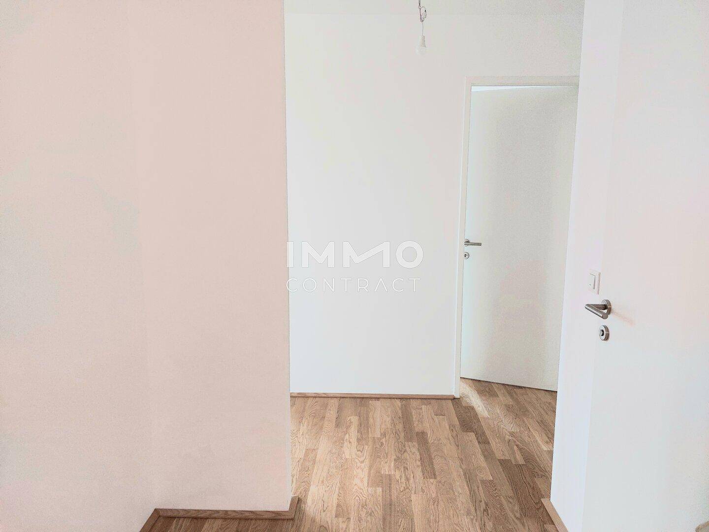 ERSTBEZUG Neubau Dachgeschoßwohnung mit Loggia und Balkon – další