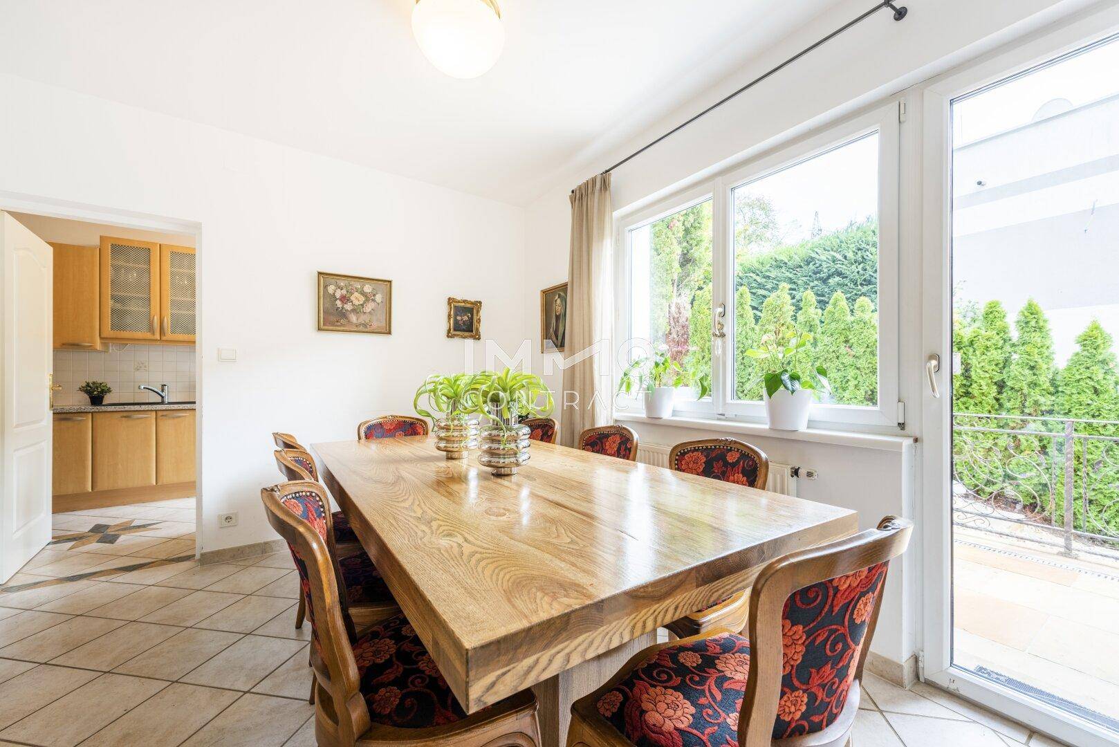 Familienvilla mit großem Garten, Pool und Wohnkeller - Ansicht 5