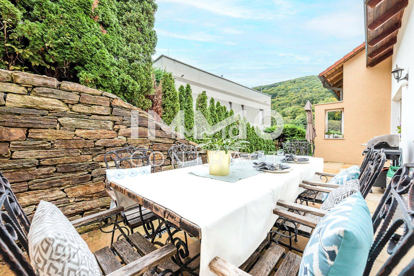 Familienvilla mit großem Garten, Pool und Wohnkeller - Ansicht 4
