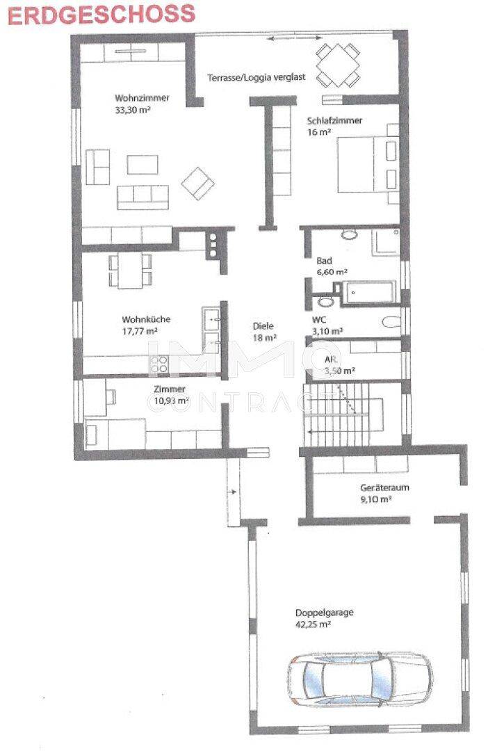 Grundriss des Erdgeschosses mit Wohnzimmer, Wohnküche, Schlafzimmer und Doppelgarage.
