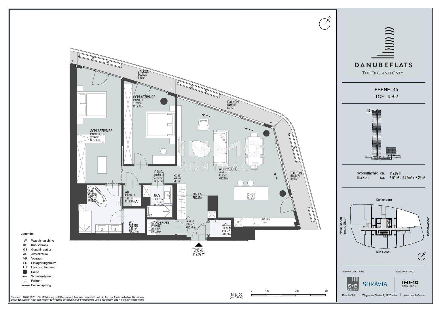 Detaillierter Grundriss einer Wohnung im 45. Stock mit Balkonen und offenem Wohnbereich.