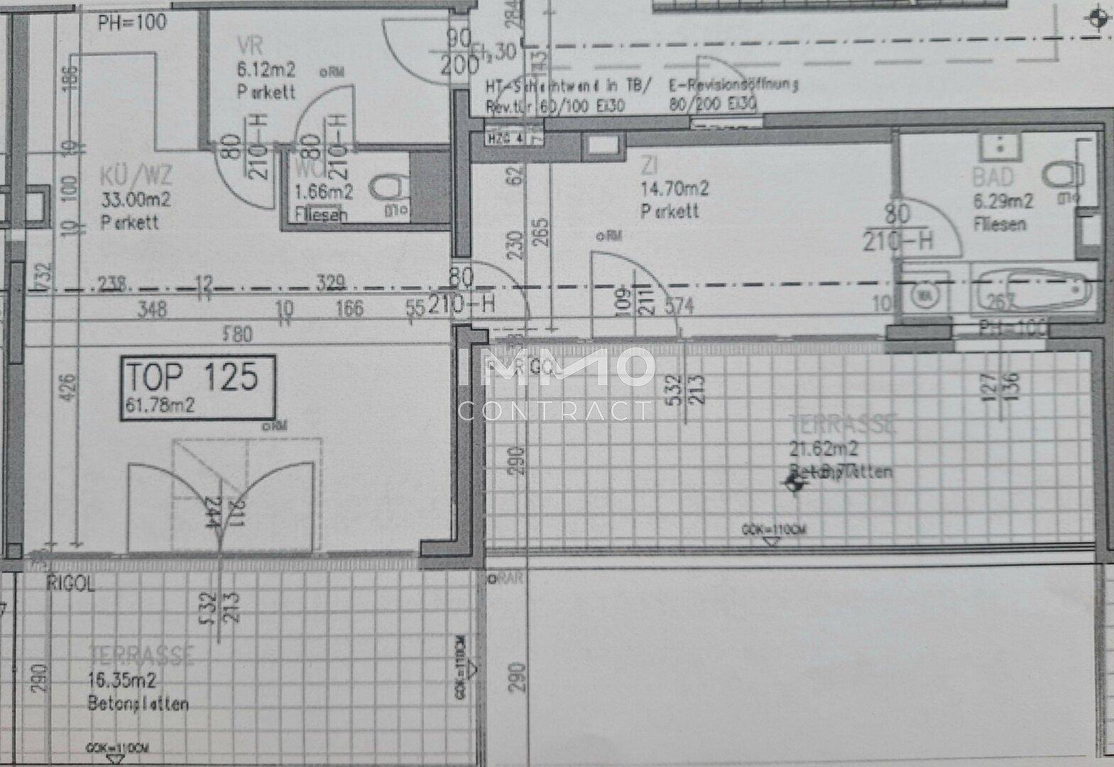 Grundriss der Wohnung mit Terrasse, Schlafzimmer und Badezimmer.