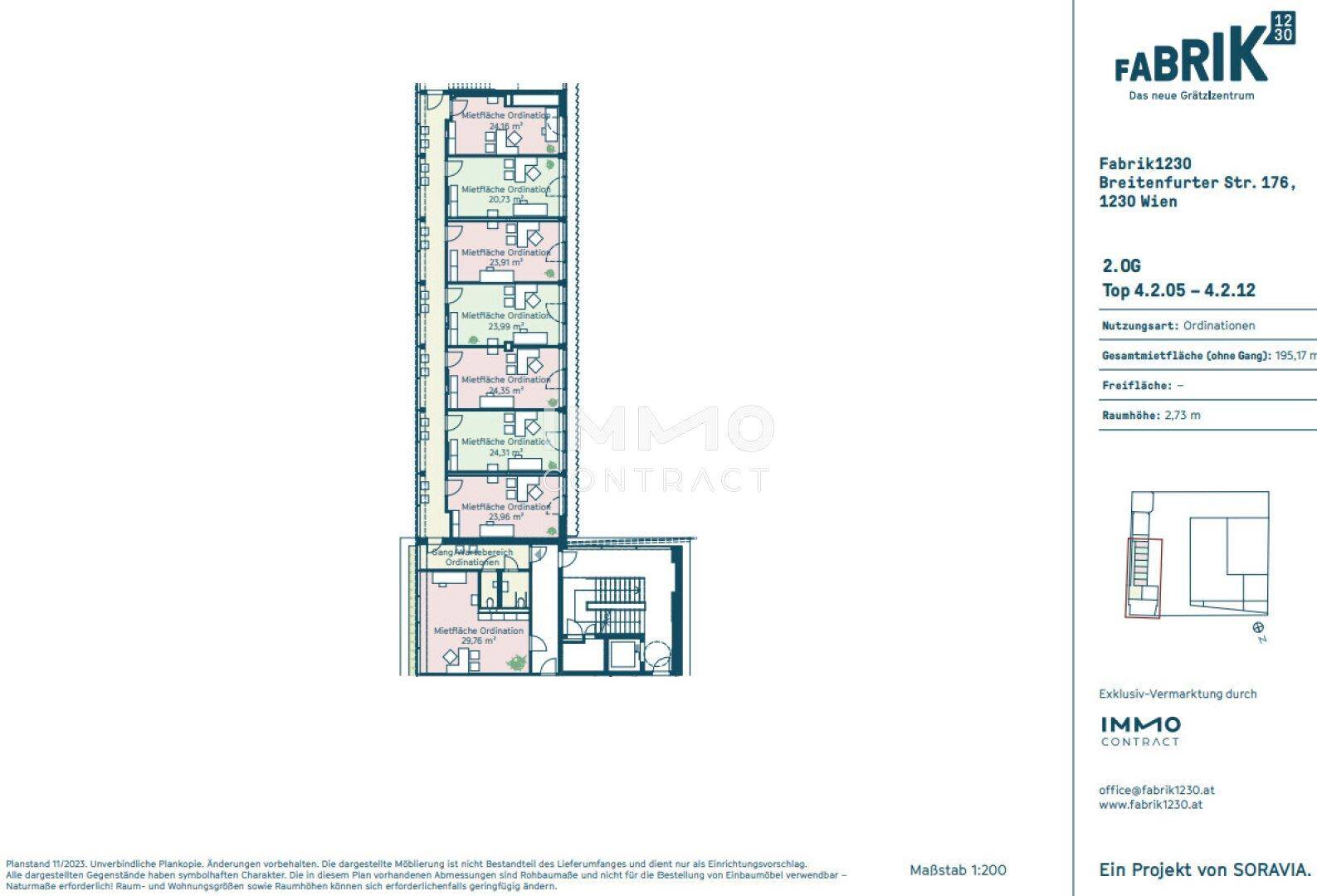 Grundrissplan zeigt die Aufteilung mehrerer kleiner Büroeinheiten mit offenem Layout und Balkonen.