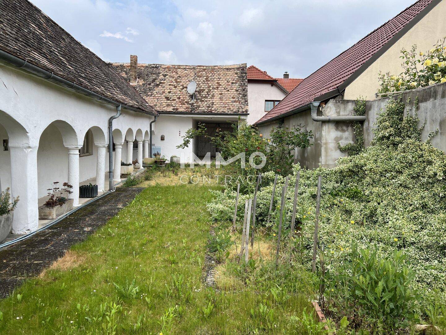 Neuer Preis Arkadenbauernhaus mit Innenhofatrium und Garten in ruhiger Lage !Bedarf Renovierung! – pohled 2