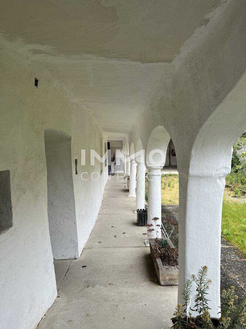 Neuer Preis Arkadenbauernhaus mit Innenhofatrium und Garten in ruhiger Lage !Bedarf Renovierung! – pohled 6