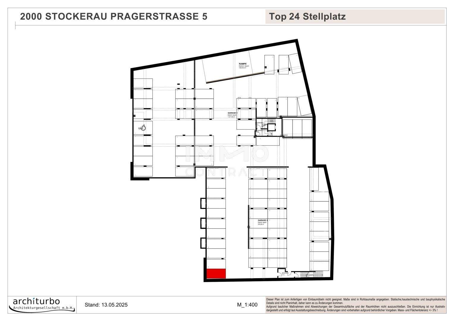Grundrissplan einer Tiefgarage mit zahlreichen Stellplätzen für Fahrzeuge.