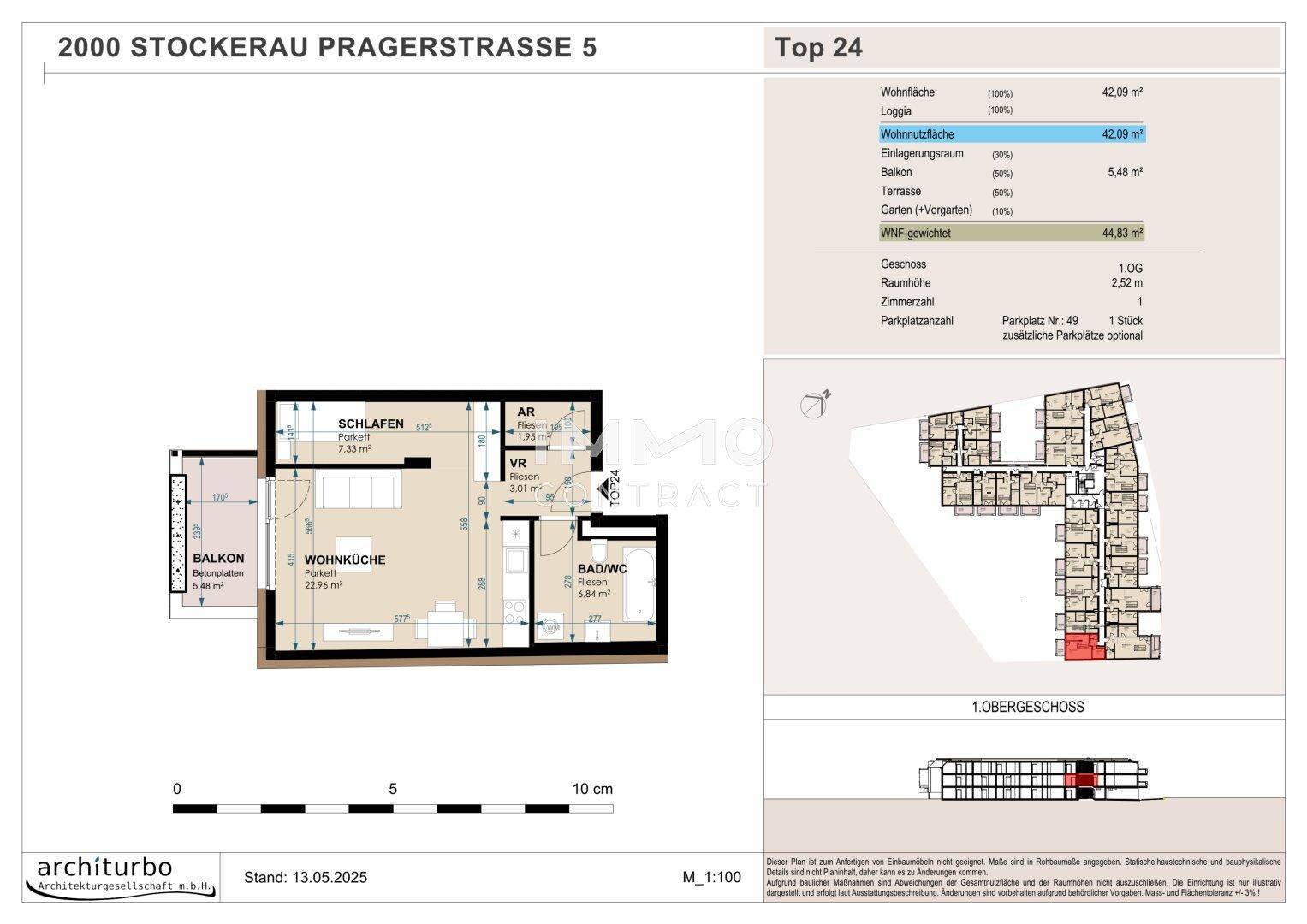 Grundriss einer Wohnung mit offenem Wohnbereich, Schlafzimmer, Bad und Balkon.