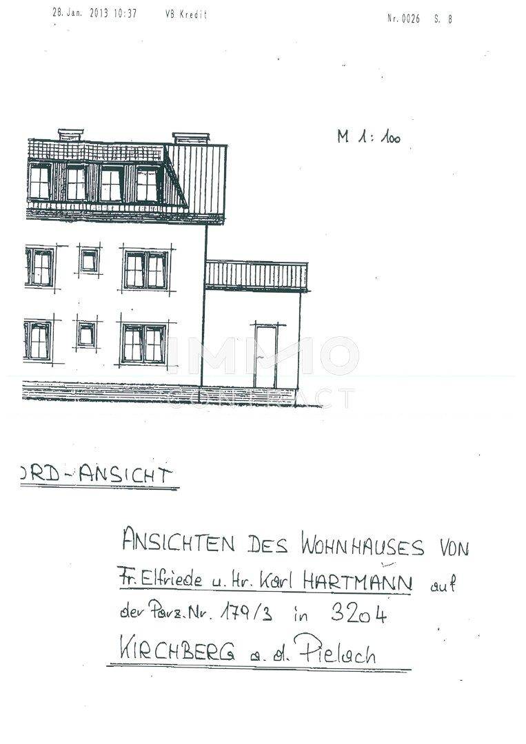 Nord-Ansicht des Wohnhauses mit Balkon und detaillierten Maßangaben.