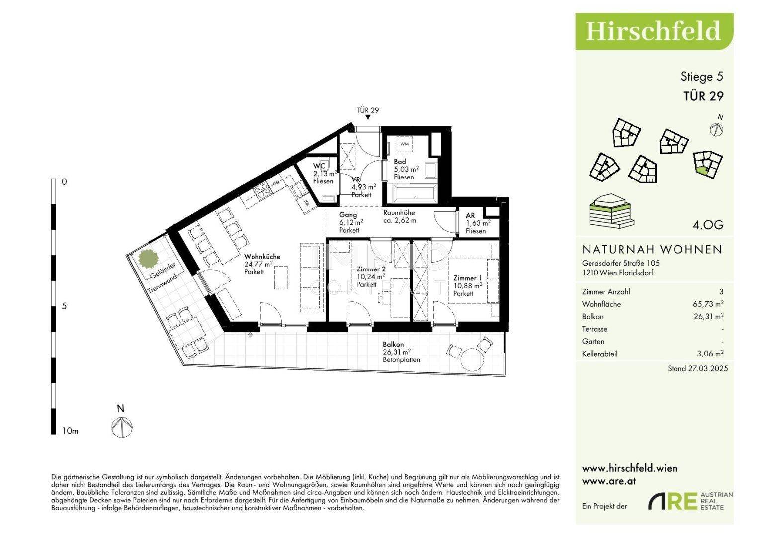 Detaillierter Grundriss einer Wohnung mit drei Zimmern, Balkon und Terrasse.
