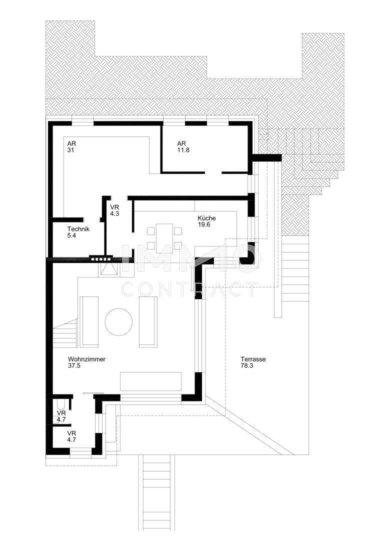 Grundriss des Erdgeschosses mit Wohnzimmer, Küche und großer Terrasse.