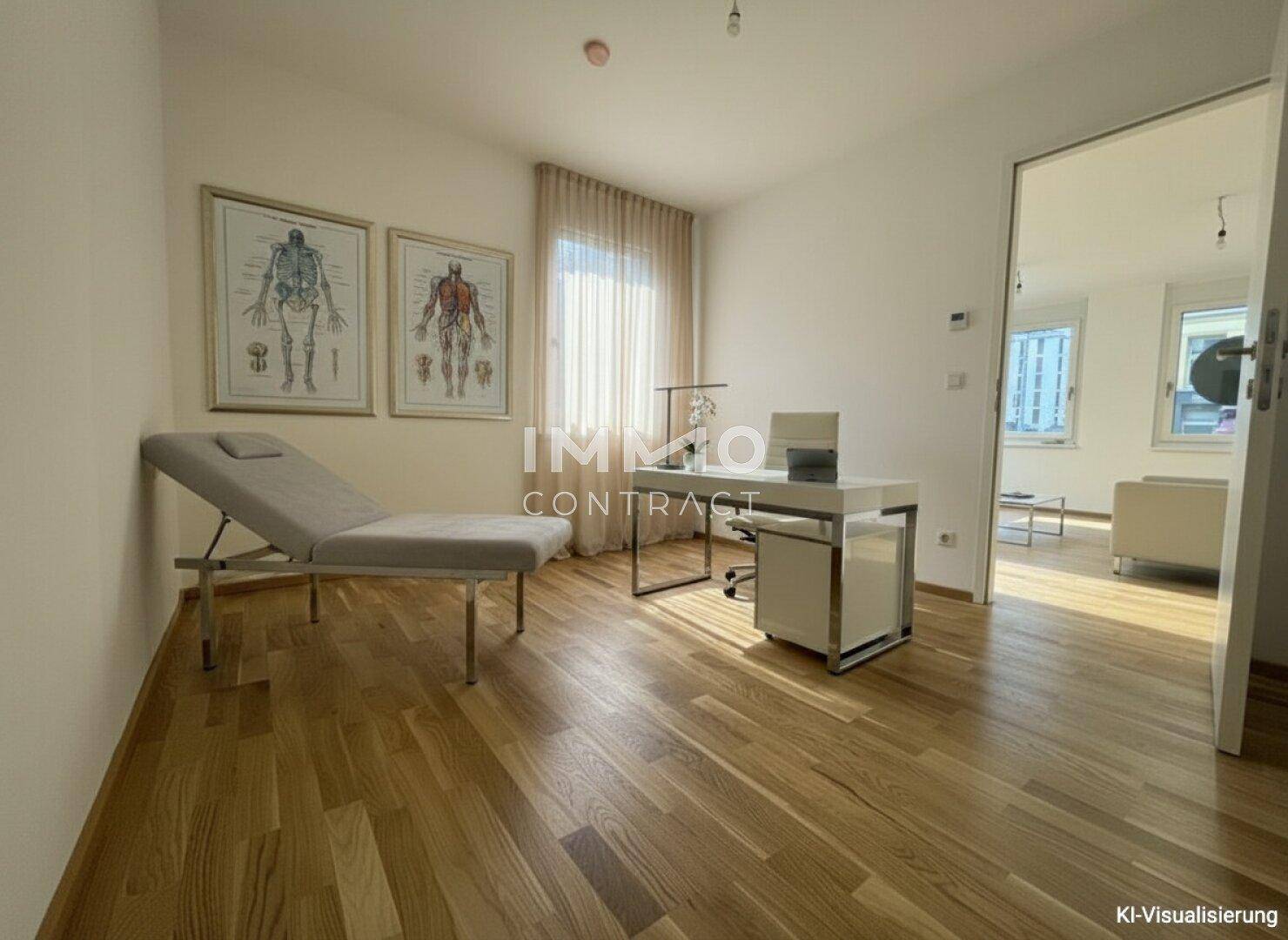 Behandlungszimmer oder Büro mit Untersuchungsliege, Schreibtisch und Holzboden, KI-visualisiert für medizinische oder berufliche Nutzung.
