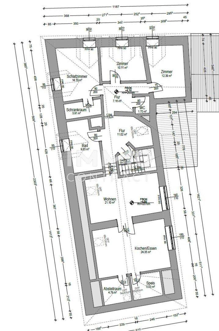 Grundriss des Erdgeschosses mit Wohnzimmer, Küche/Essbereich, Schlafzimmern und Bad.