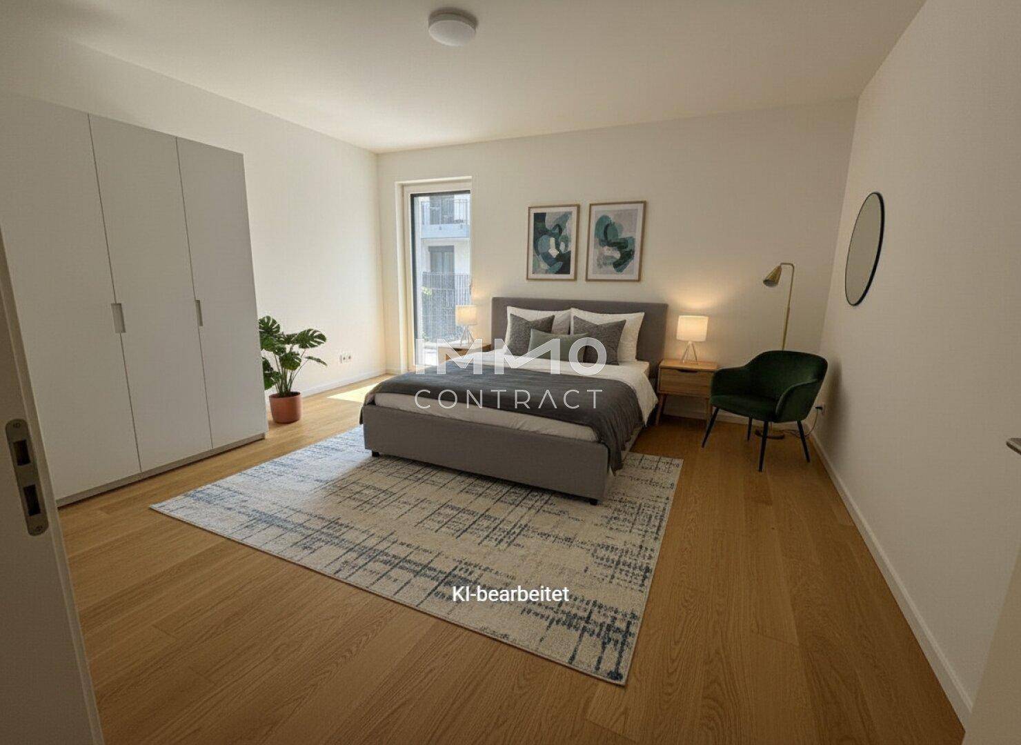Helles Schlafzimmer mit modernem Bett, Einbauschränken und Holzboden, bietet Komfort und Stauraum.