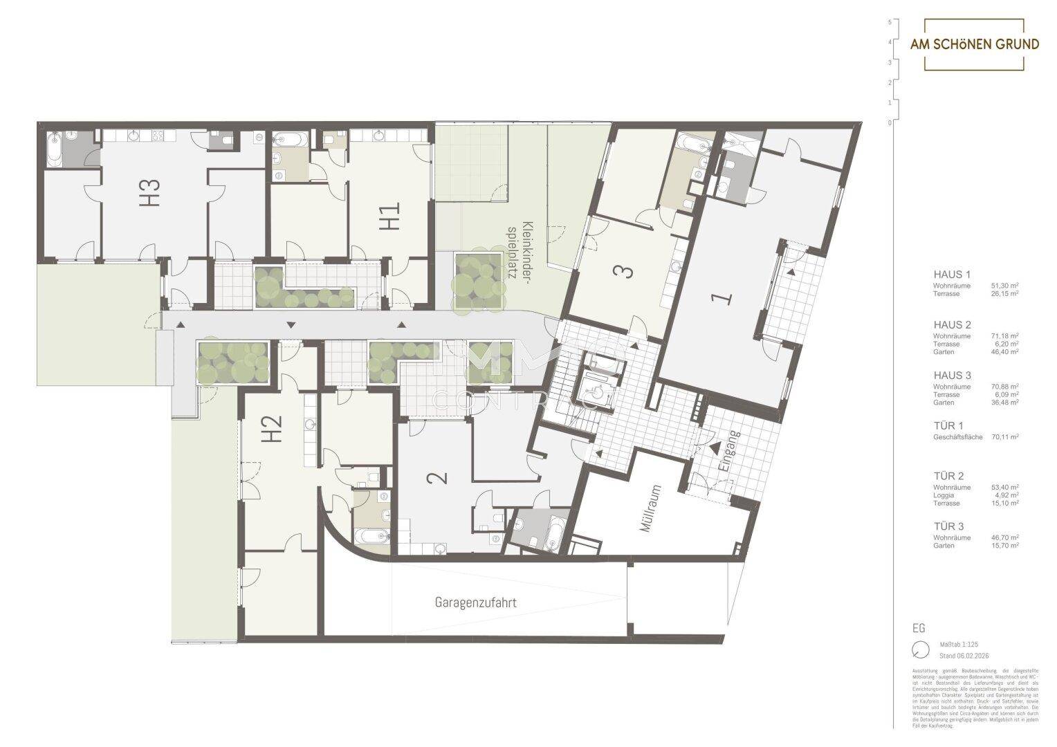 Gesamtgrundriss des Erdgeschosses mit mehreren Wohneinheiten, Kinder-Spielplatz, Garagenzufahrt und Müllraum.