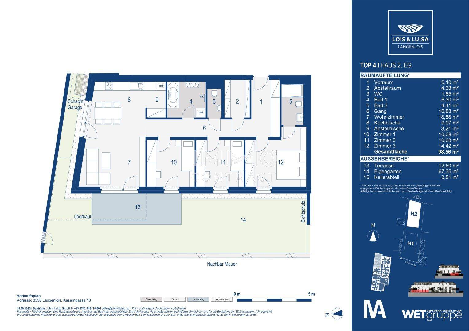 Detaillierter Grundriss einer Wohnung mit mehreren Zimmern und Außenbereichen.