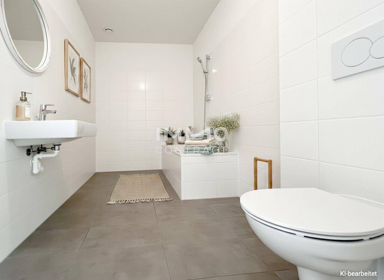 Modernes Badezimmer mit weißen Fliesen, grauen Bodenfliesen, wandhängendem WC und ebenerdiger Dusche.