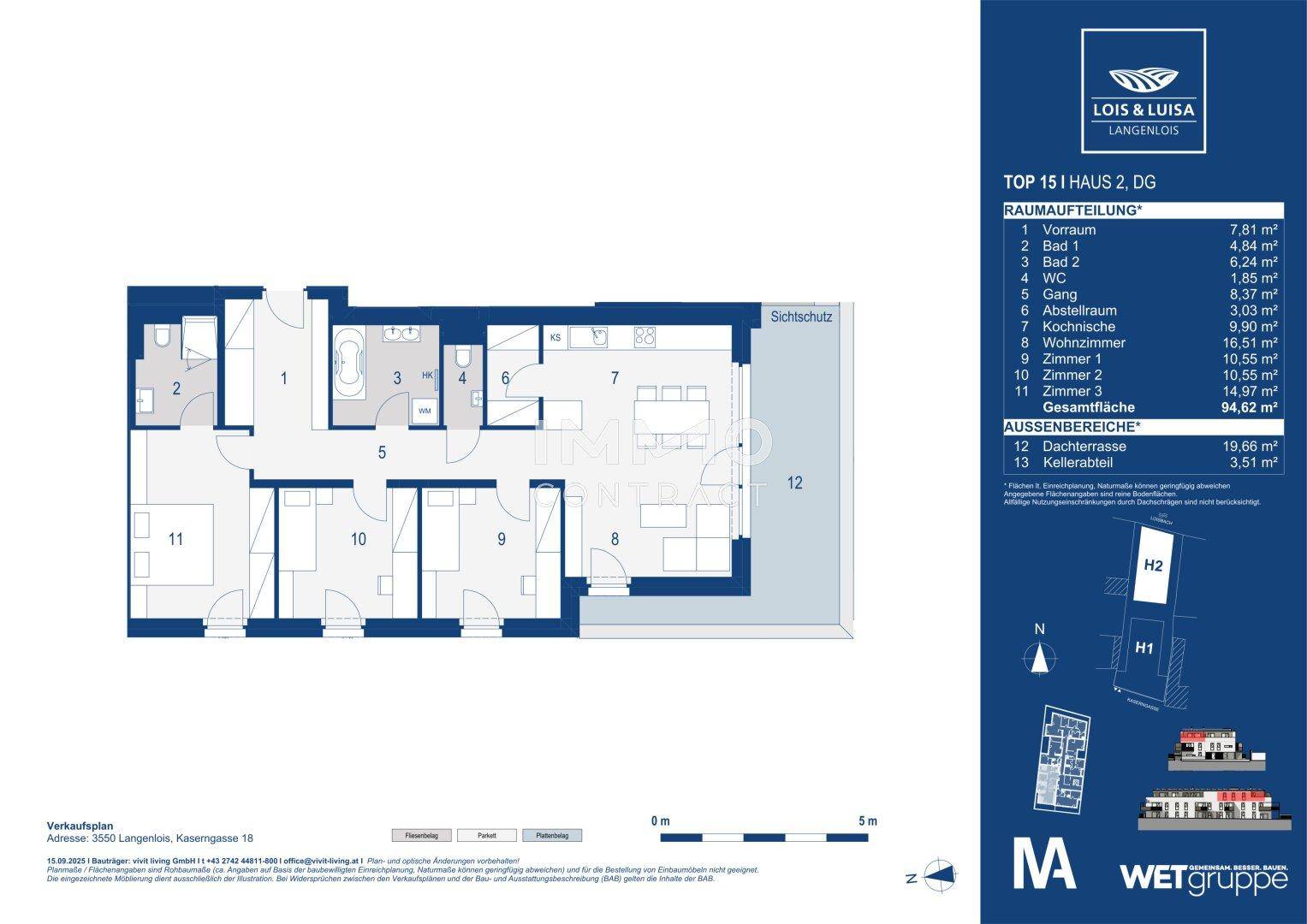 Grundriss einer Wohnung mit offenem Wohnbereich, drei Schlafzimmern, zwei Bädern und einer Dachterrasse.