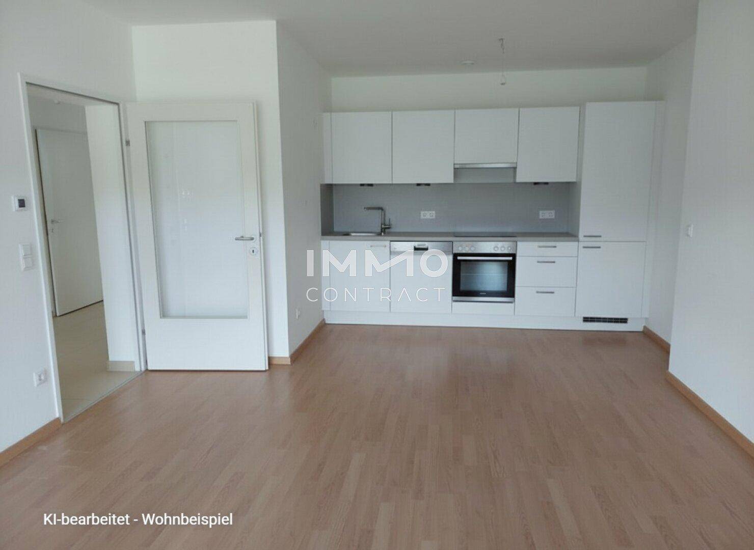 Moderne Einbauküche mit weißen Schränken und integriertem Backofen in offenem Bereich.