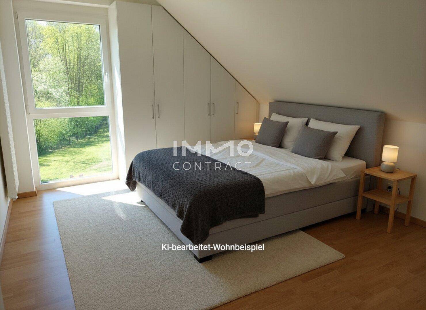 Gemütliches Schlafzimmer mit Doppelbett, Einbauschränken und großem Fenster mit Grünblick.