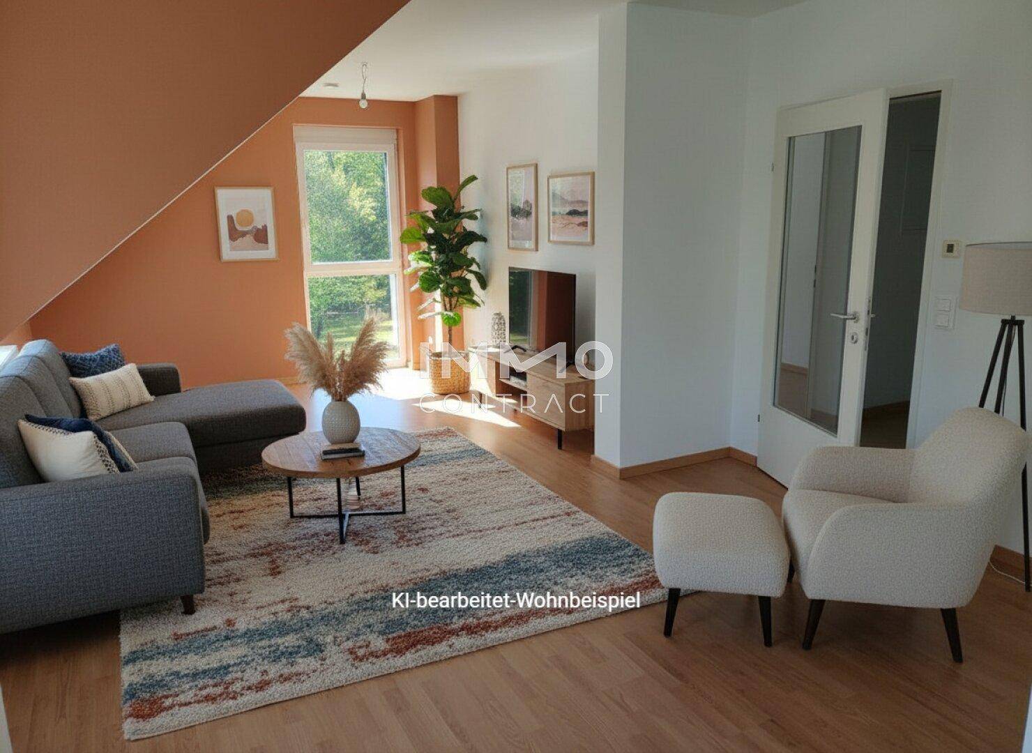 Gemütliches Wohnzimmer mit moderner Einrichtung, Holzboden und großem Fenster mit Blick ins Grüne.