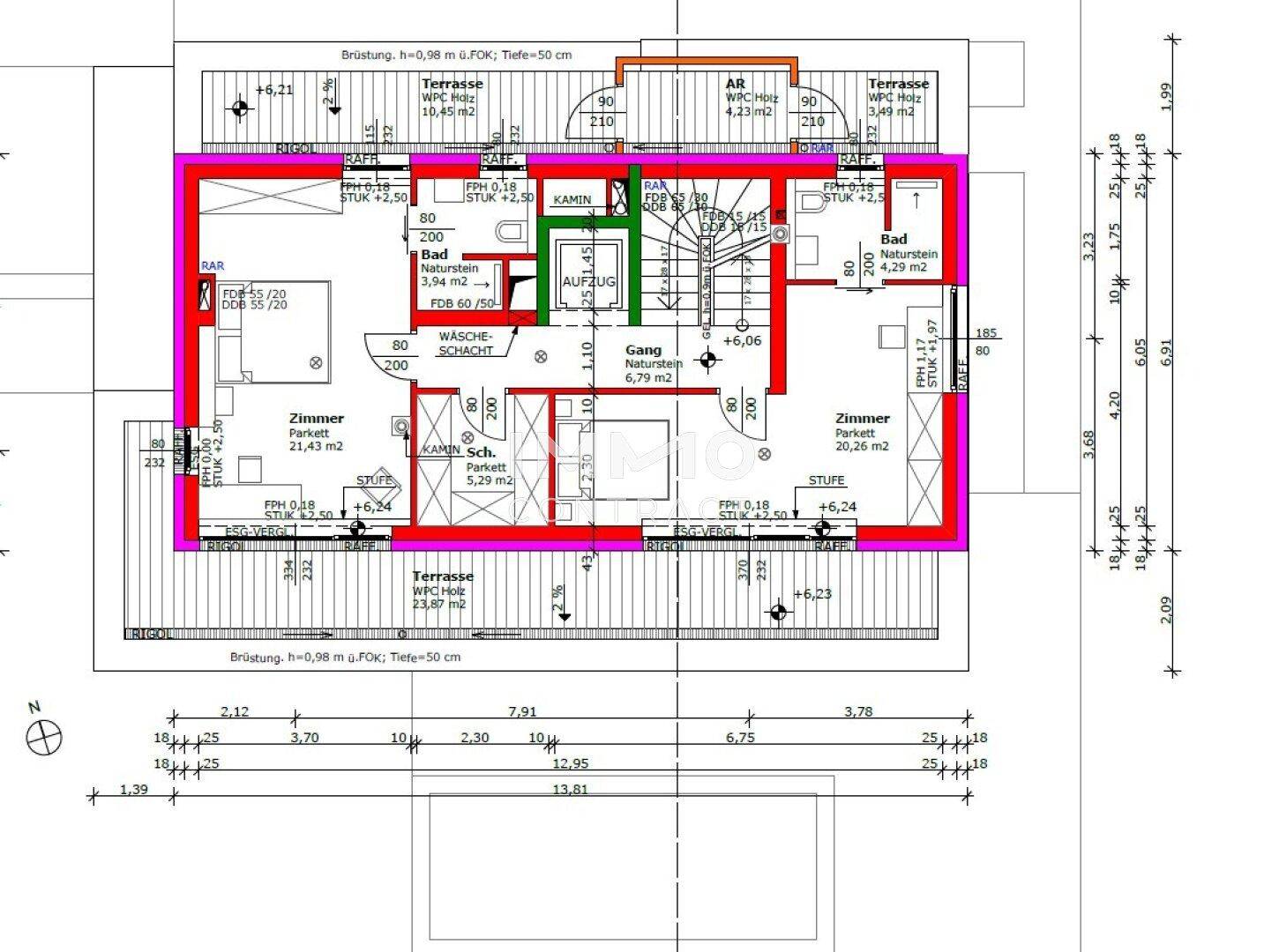 Grundriss des Dachgeschosses mit Schlafzimmern, Bädern und mehreren Terrassen.