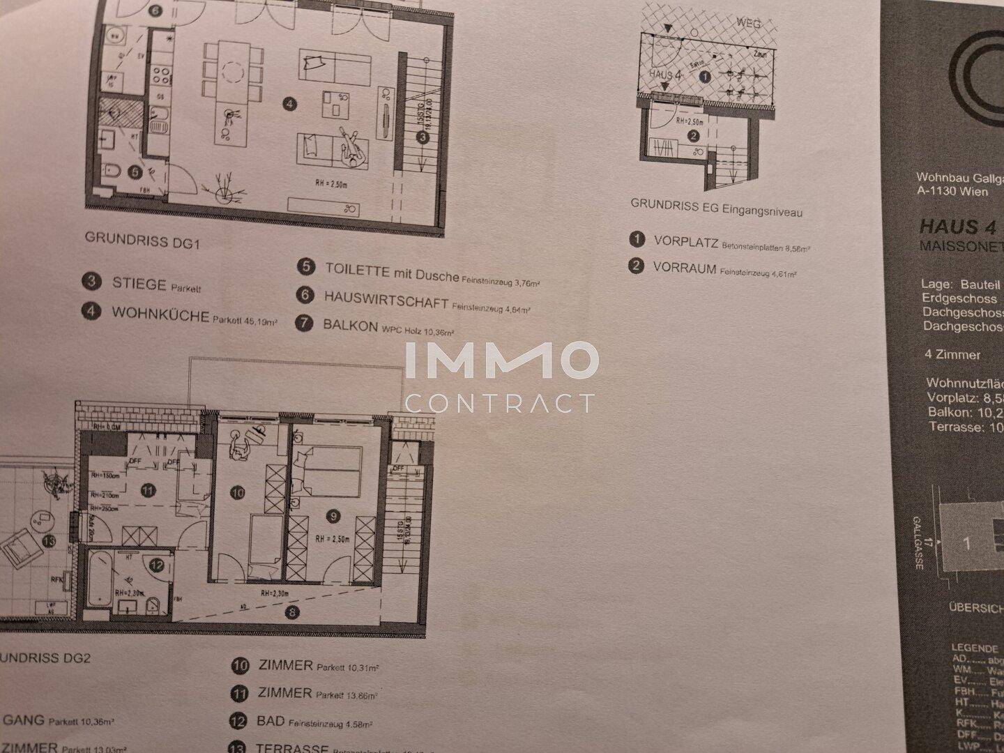 Mehrere Grundrisse zeigen die Aufteilung einer Maisonette-Wohnung auf drei Ebenen, detailliert dargestellt.