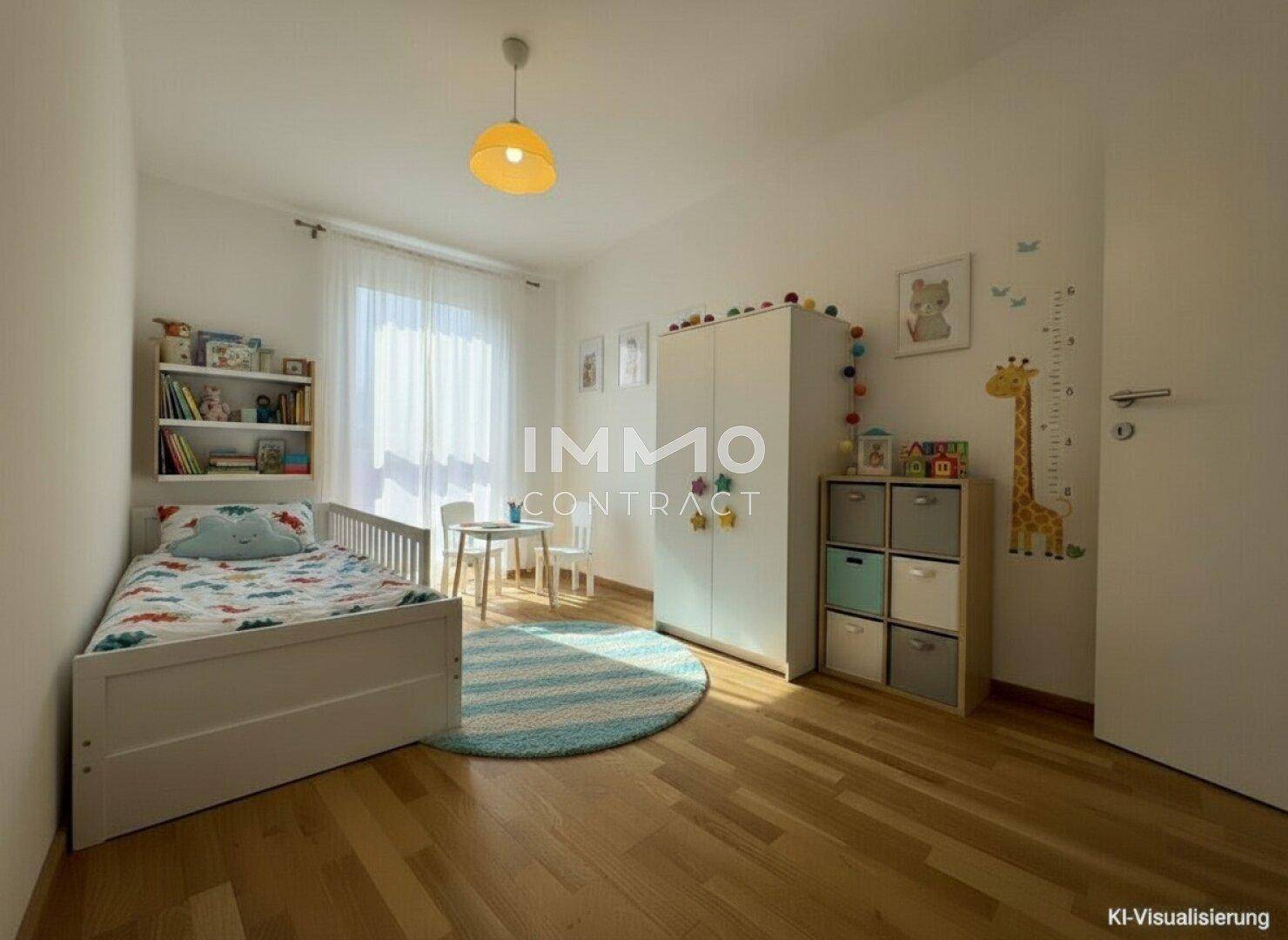 Freundliches Kinderzimmer mit Holzboden, kindgerechter Einrichtung und bunten Dekorationen.