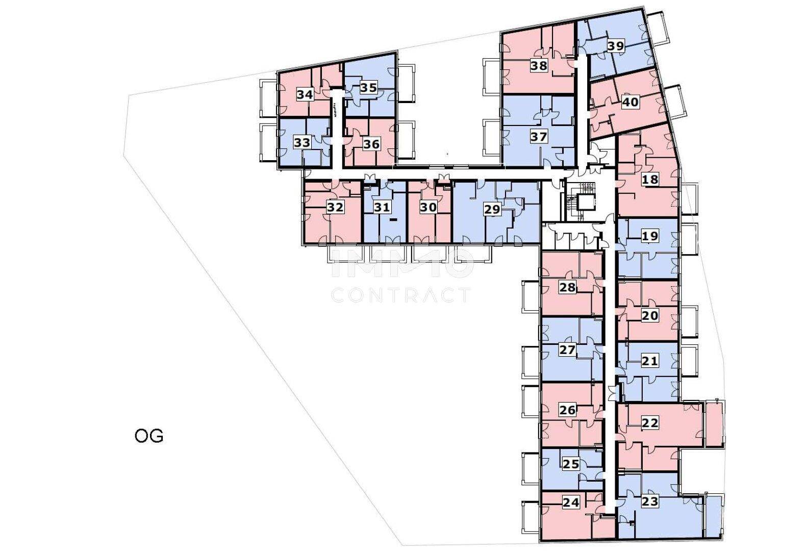 Grundrissplan des Obergeschosses mit zahlreichen Wohneinheiten, Balkonen und zentralem Treppenhaus.