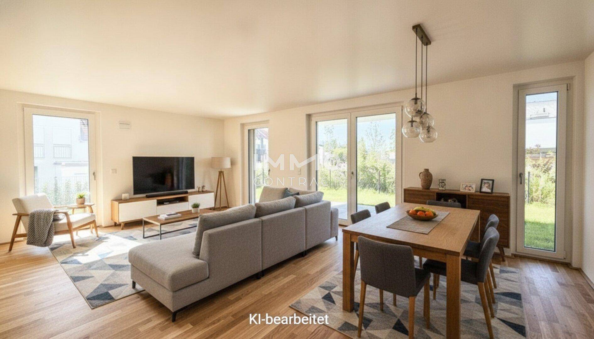 Möblierter Wohn-Essbereich mit Holzboden, großem Sofa und Esstisch, hell und modern eingerichtet.