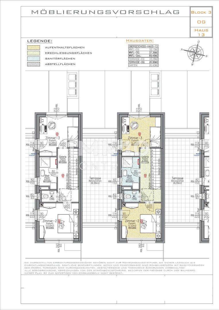 Grundriss des Obergeschosses mit Schlafzimmern, Bädern und Zugang zu einer Terrasse.