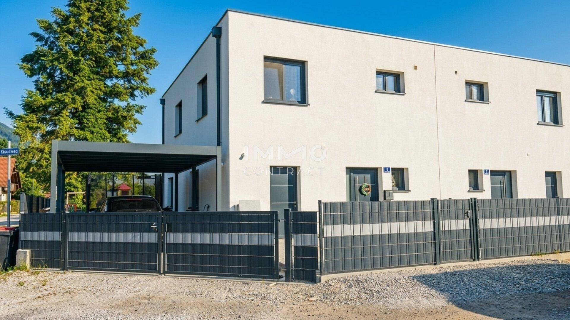 Neuwertige Eckdoppelhaushälfte mit Pool und 10 KV Photovoltaikanlage - Ansicht 2