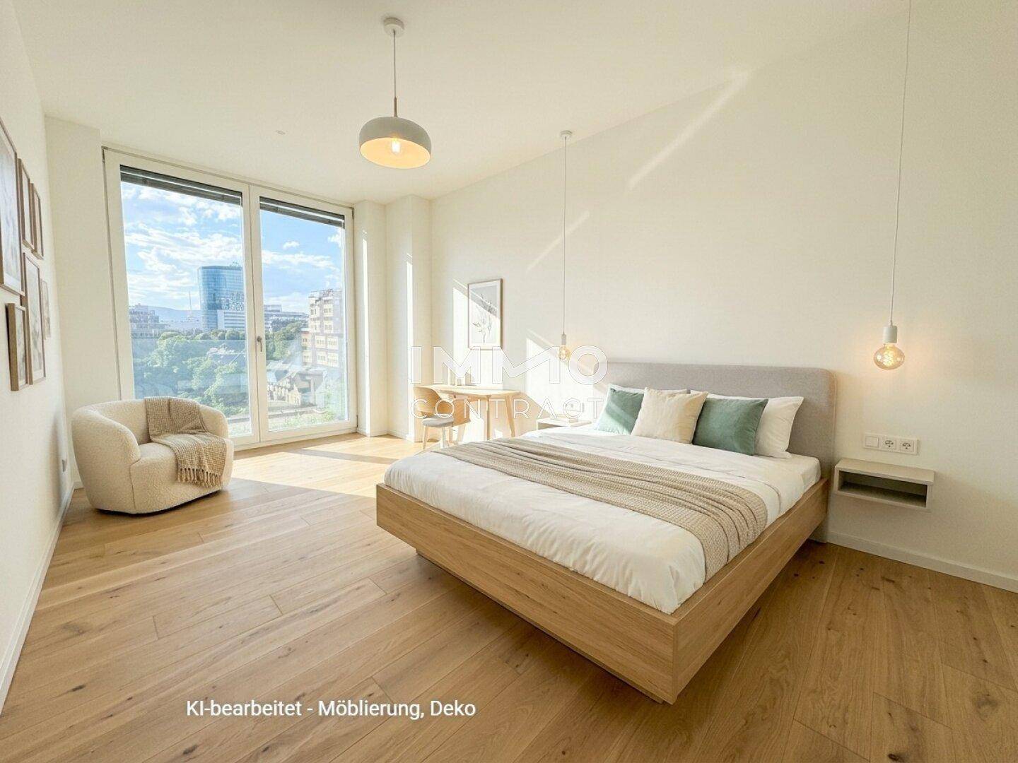 Modernes Schlafzimmer mit Holzboden, großen Fenstern und stilvoller Einrichtung.
