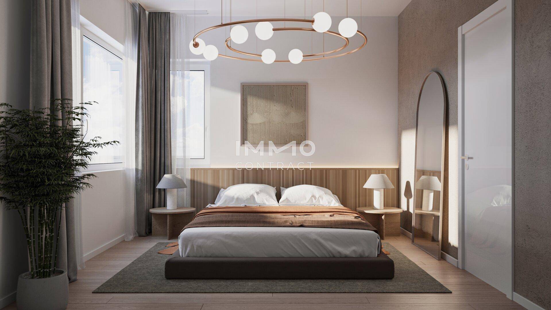 Helles Schlafzimmer mit modernem Doppelbett, großem Spiegel und stilvoller Deckenleuchte.