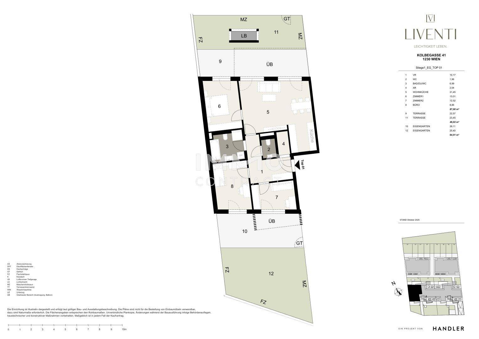Detaillierter Grundriss einer Wohnung mit mehreren Zimmern und Außenbereichen.