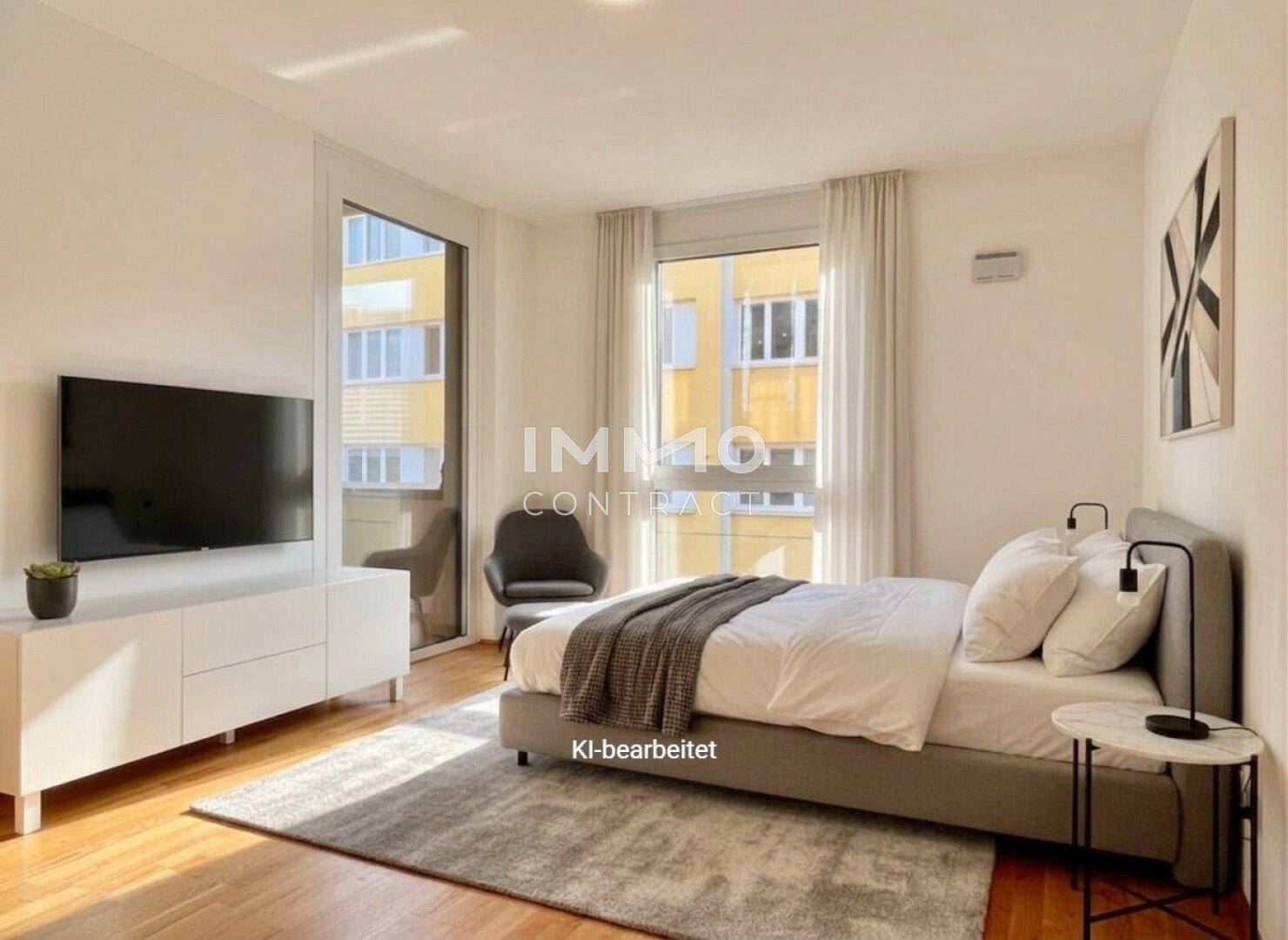 Modernes Schlafzimmer mit großem Bett, Holzboden und viel Tageslicht durch bodentiefe Fenster.