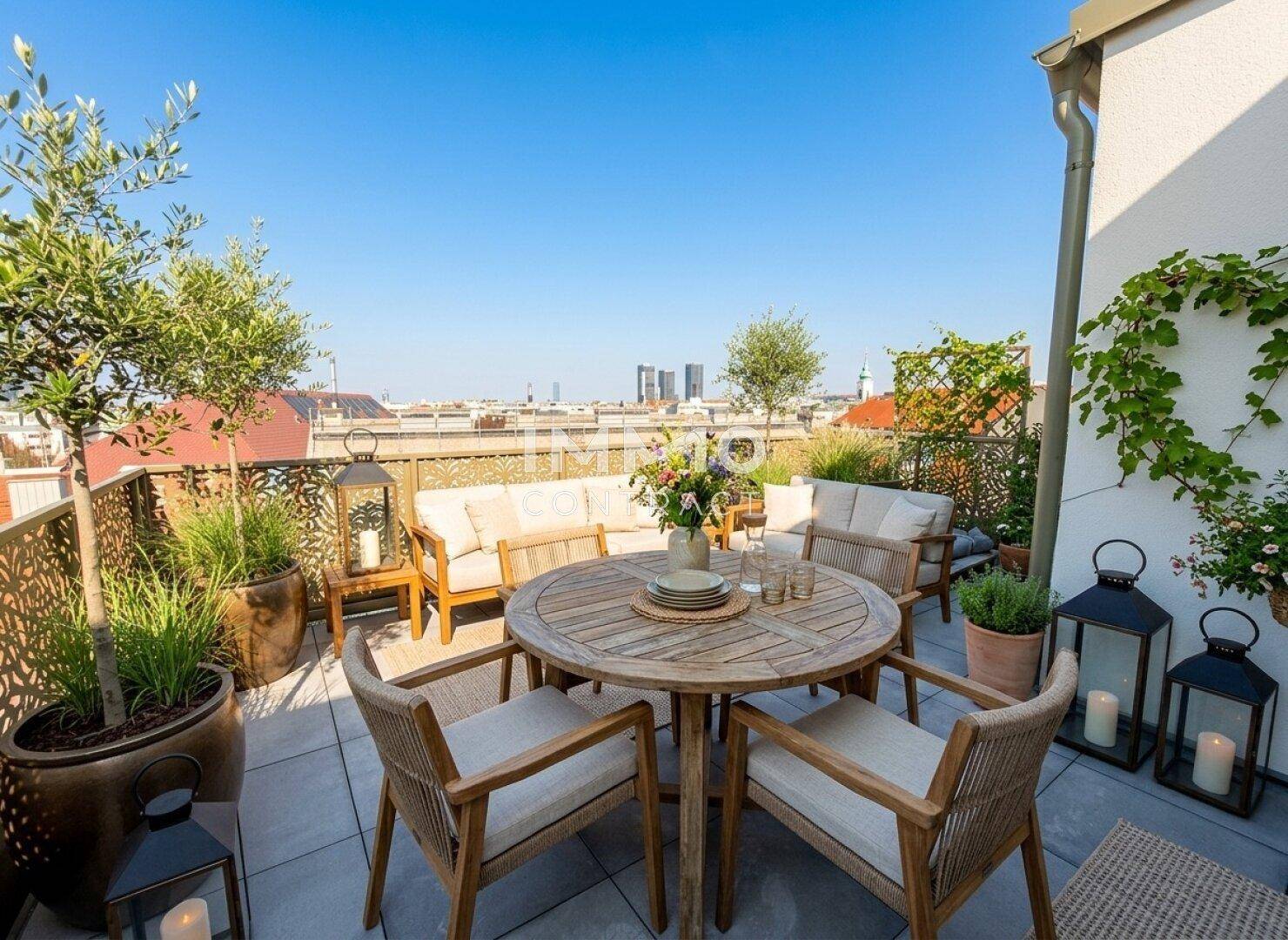 Einladende Dachterrasse mit Sitzgelegenheiten, Pflanzen und Panoramablick über die Stadt.