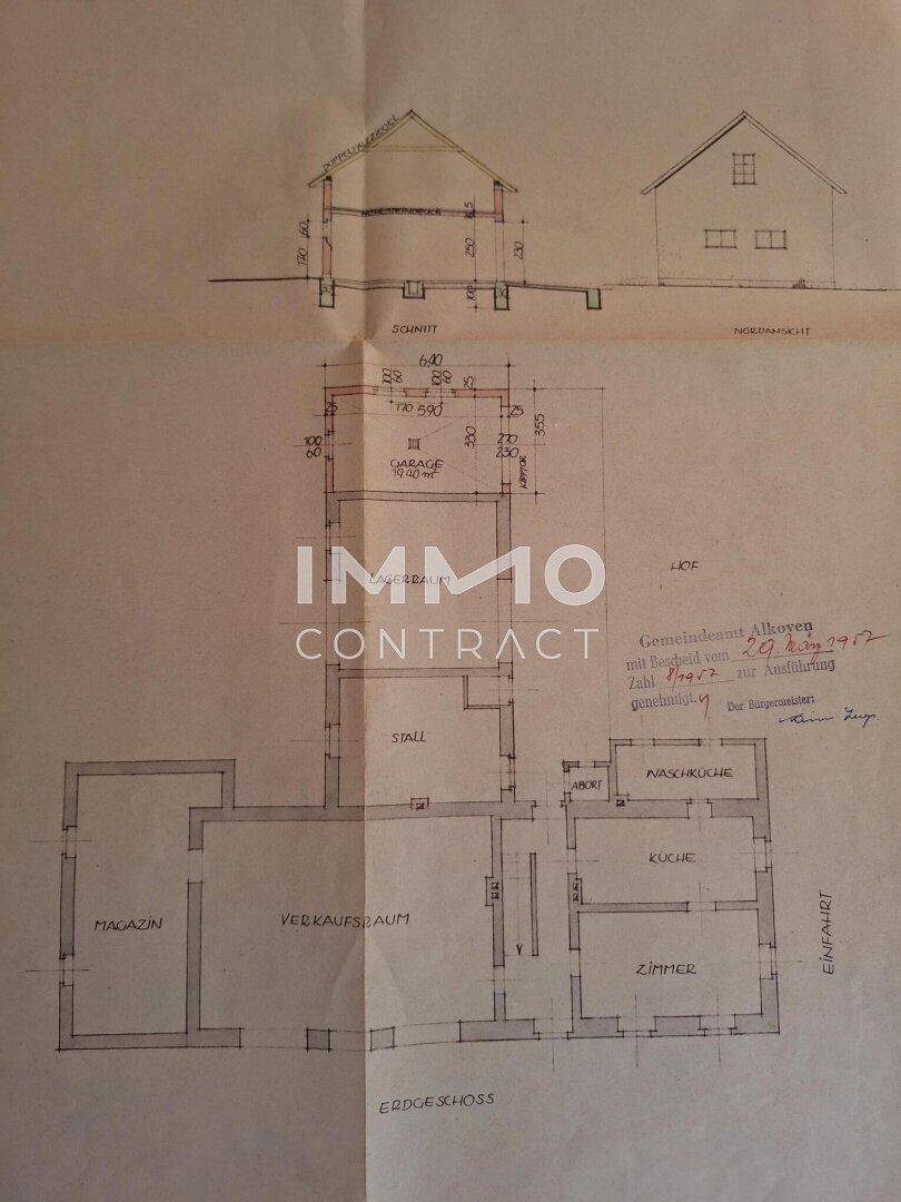 Historischer Grundrissplan des Erdgeschosses mit Garage, Stall und Wohnräumen, gezeichnet auf Papier.