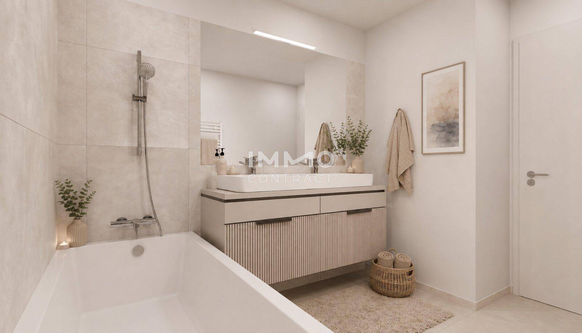 Modernes Badezimmer mit Badewanne, Doppelwaschbecken und großem Spiegel.