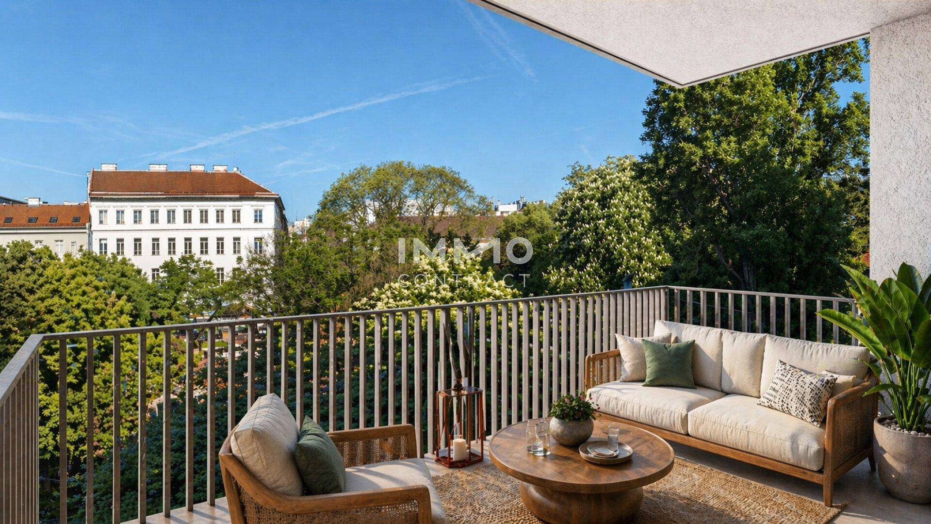 Geräumiger Balkon mit bequemen Outdoor-Möbeln und Blick ins Grüne.