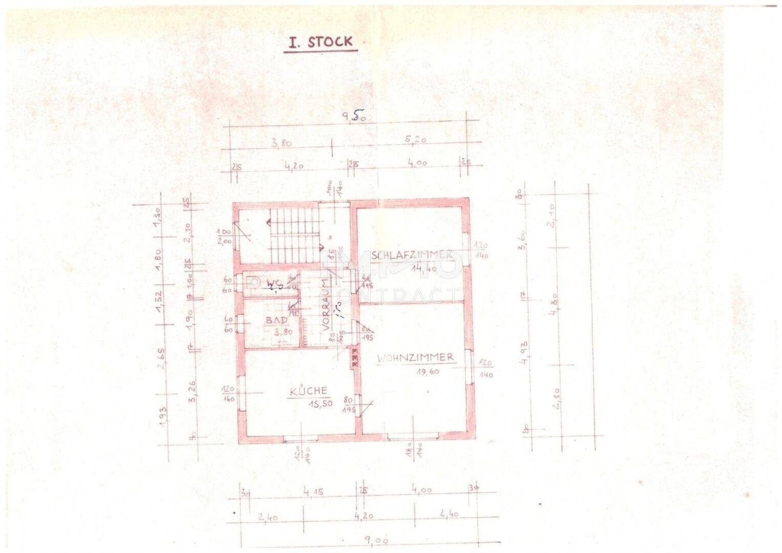 Grundriss des ersten Stocks mit Schlafzimmer, Wohnzimmer, Küche und Badezimmer.