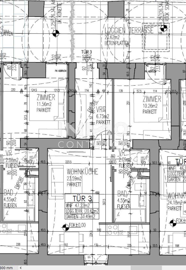 Detaillierter Grundriss mit Zimmern, Bädern, Wohnküche, Loggien und Gartenbereichen.