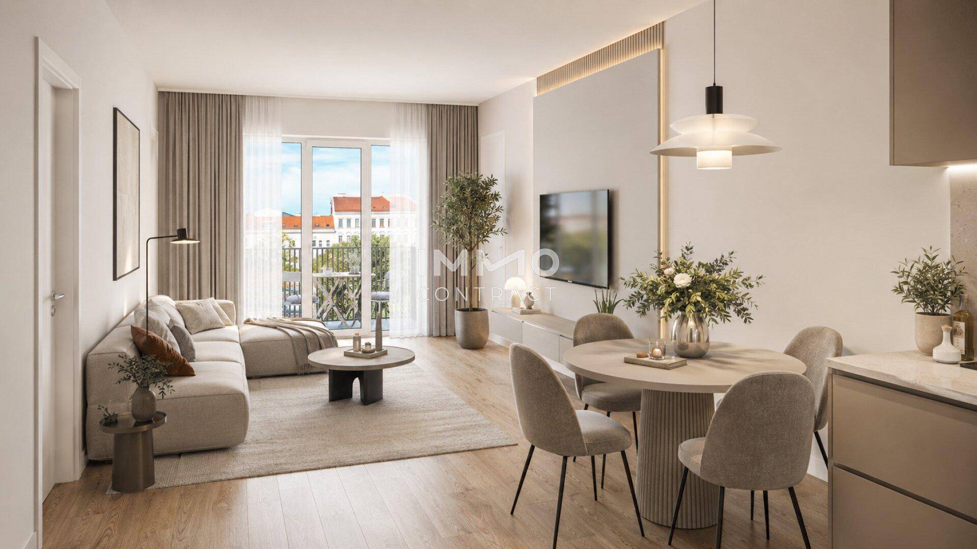 Ein heller, offener Wohn-Essbereich mit modernem Design, Holzboden und Zugang zu einem Balkon.
