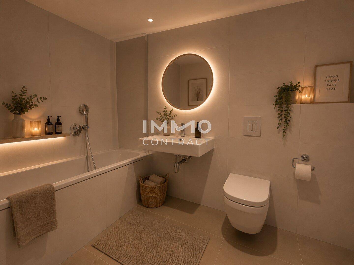 Elegantes Badezimmer mit Badewanne, wandhängender Toilette und beleuchtetem Spiegel über dem Waschbecken.