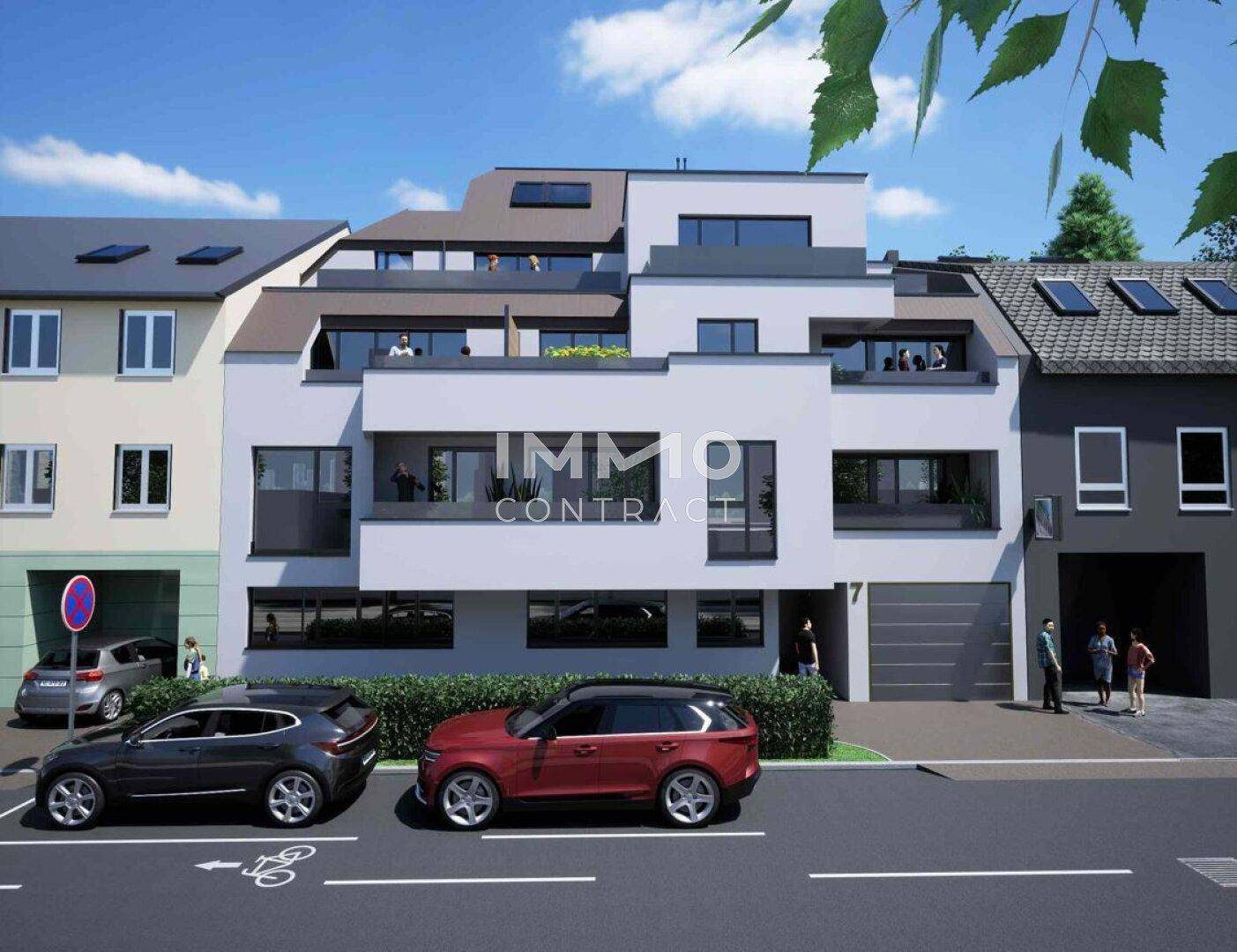 Moderne Wohnhausfassade mit klaren Linien, großen Fenstern und Balkonen an einer städtischen Straße.