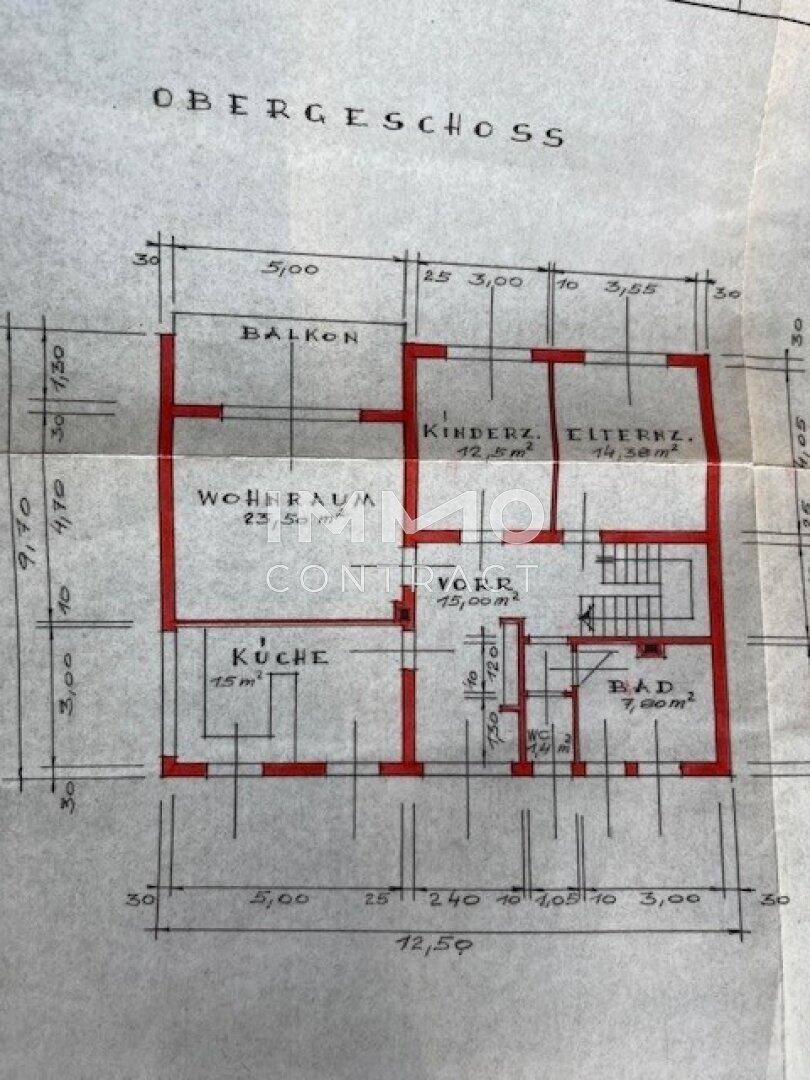 Grundriss des Obergeschosses mit Wohnraum, Küche, Kinderzimmer, Elternschlafzimmer und Bad.