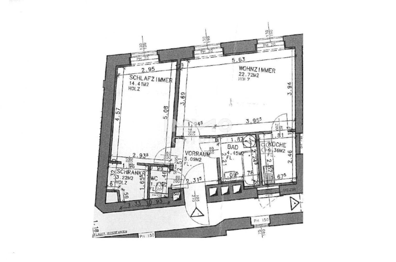 Grundrissplan mit Schlafzimmer, Wohnzimmer, Bad und Küche, inklusive Maßen.