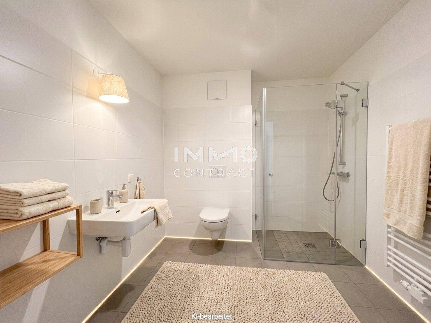 Modernes Badezimmer mit ebenerdiger Dusche, Wand-WC und beheiztem Handtuchhalter.