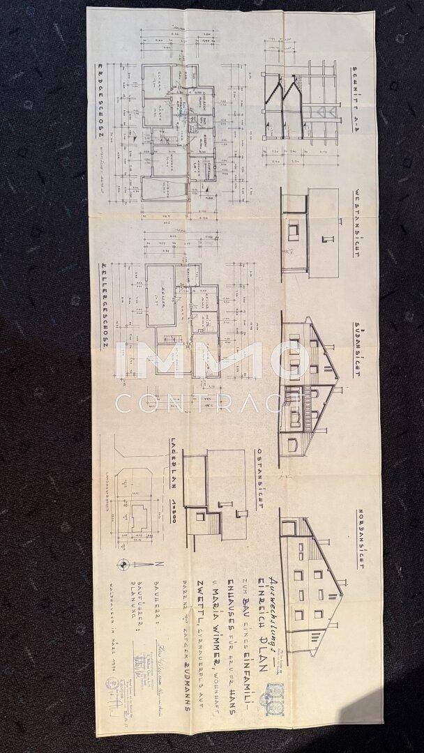 Detaillierter Bauplan mit Grundrissen und Ansichten eines Einfamilienhauses.