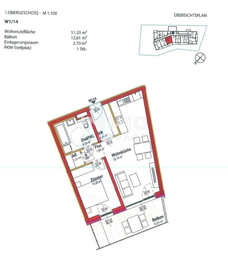 Grundrissplan einer Wohnung im Obergeschoss mit offener Wohnküche, einem Schlafzimmer und Balkon.