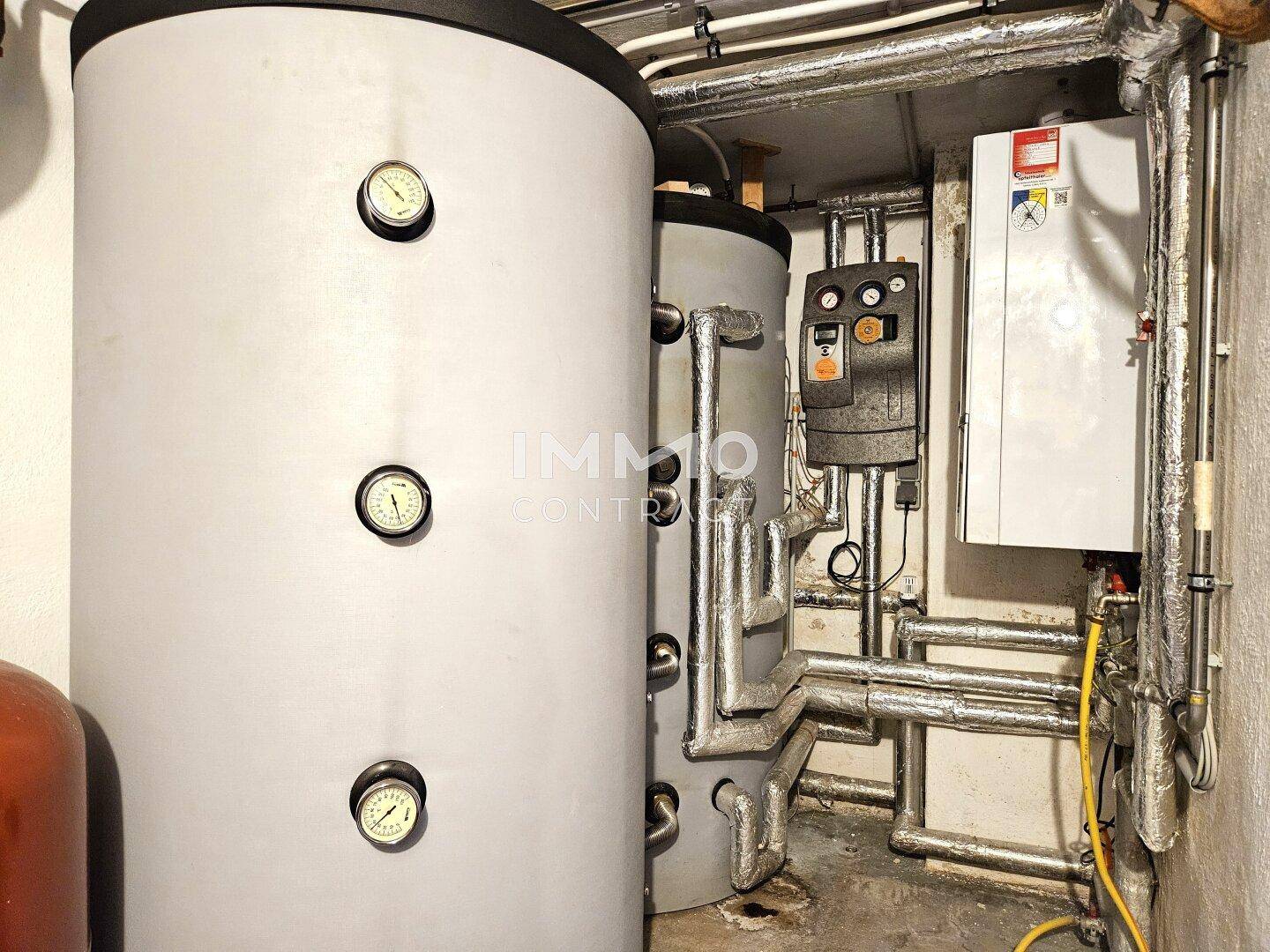 KG Gastherme mit Pufferspeicher für Solaranlage